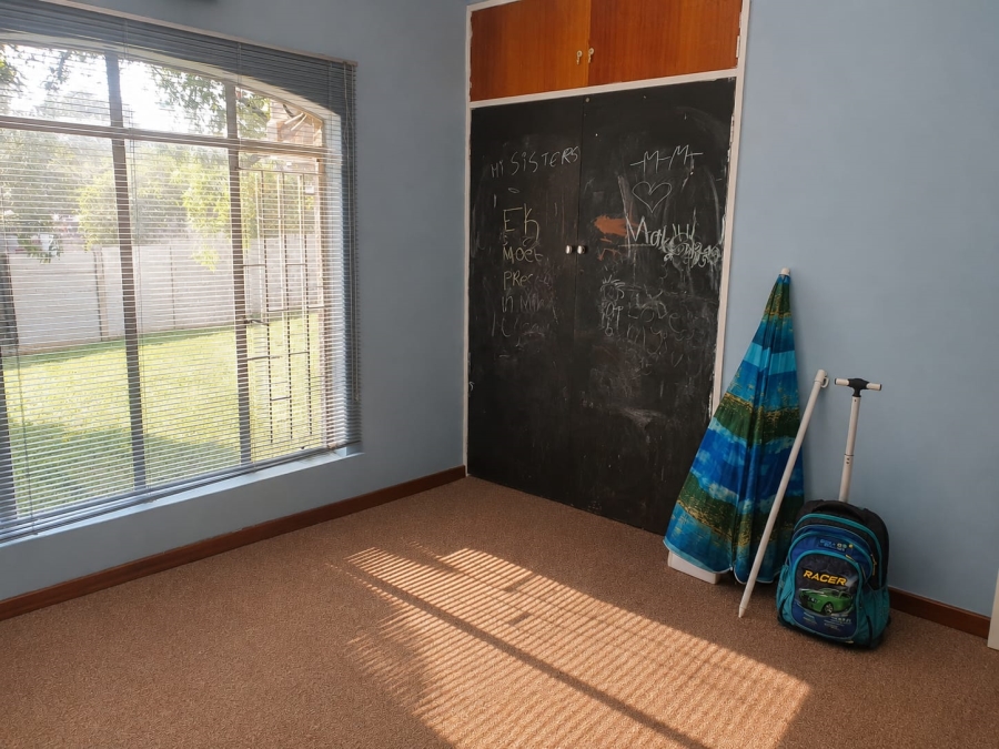 4 Bedroom Property for Sale in Safari Gardens North West